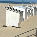 Ruim zonnig appartement op 50m van strand