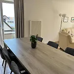 Ruim zonnig appartement op 50m van strand